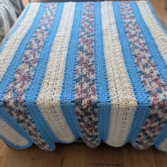 Hand crocheted Twin size bed cover romantic vintage mint condition.